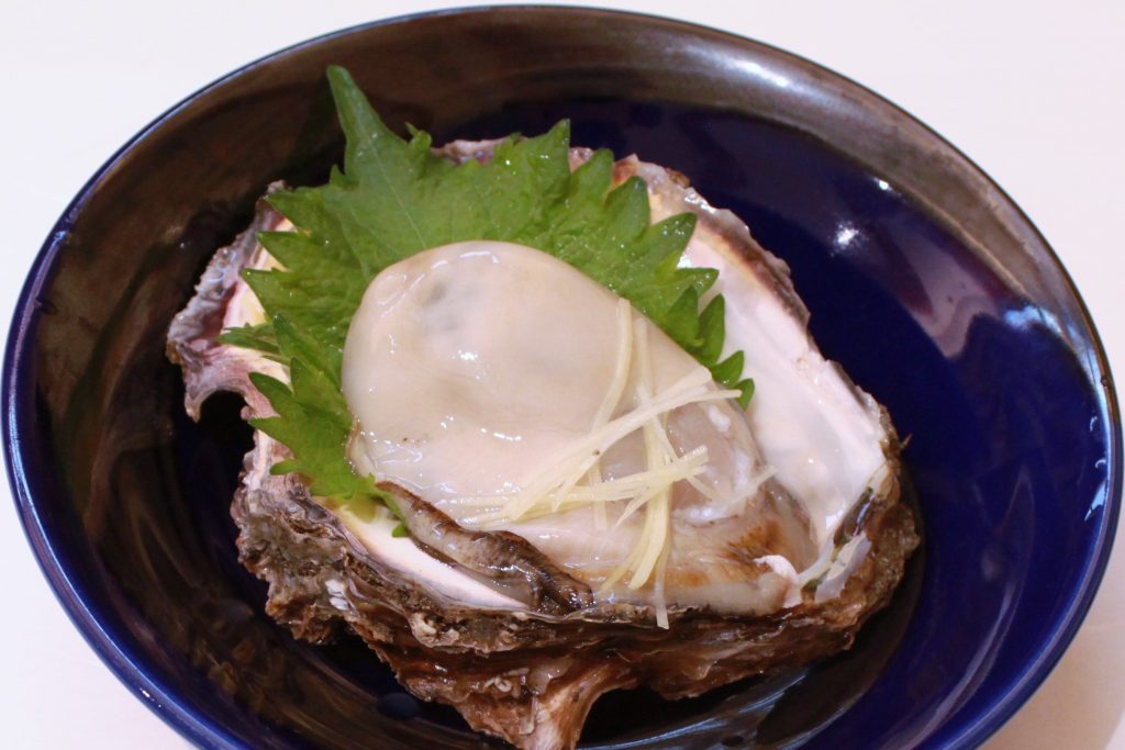日本海の天然岩牡蠣