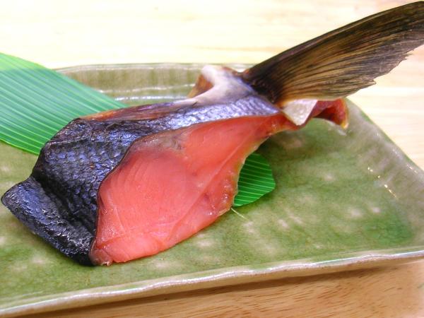 築地ミニセット【国産・天然】村上塩引鮭と干物の詰合せ - 築地