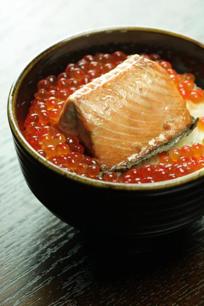 鮭の醤油はらこと親子で